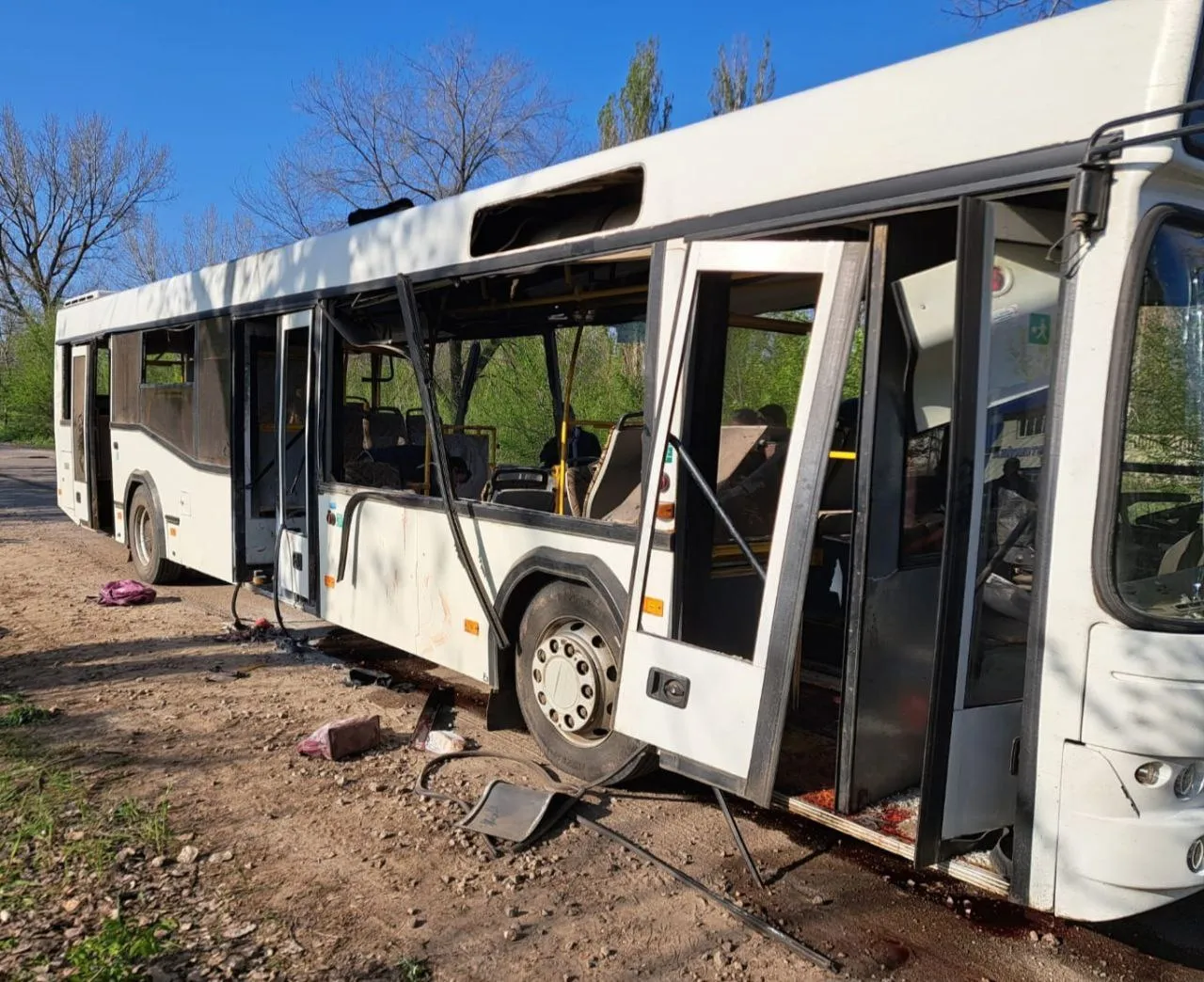 Дрон-камікадзе влучив у автобус у Марганці: спочатку 7 загиблих, оновлено до 9 і понад 30 поранених